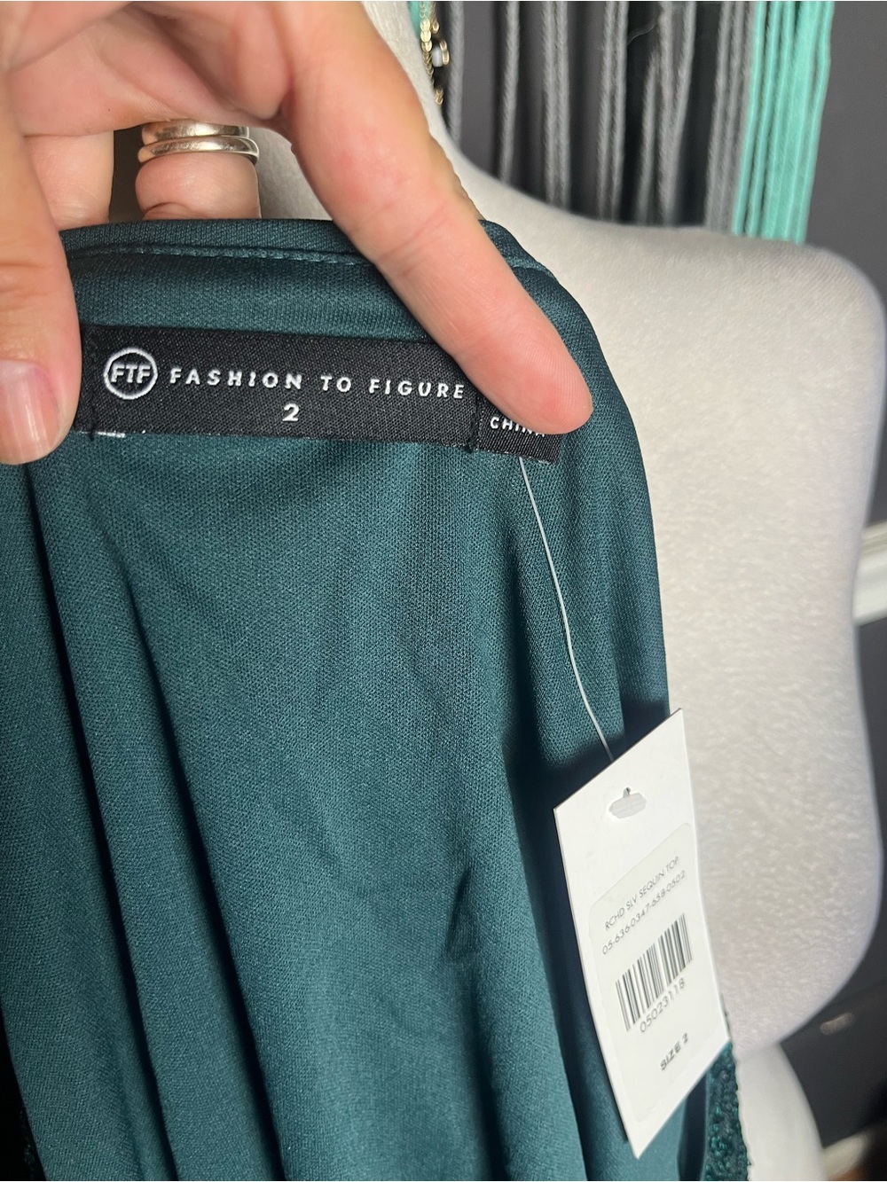 Fashion to Figure Women’s 2X Green Sequin Top - Picture 7 of 7